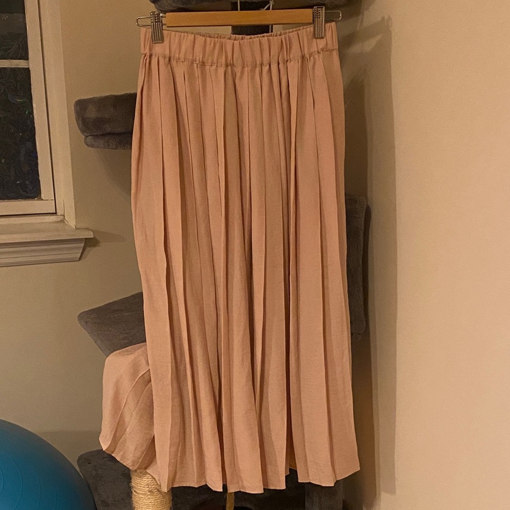Elegant Cream Pleated Skirt